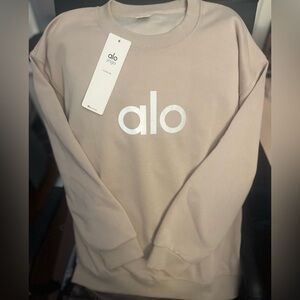 Brand new with tags ivory Alo sweatshirt